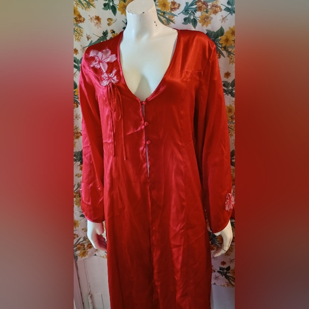 Elegant Vintage Red Women's Floral Embroidered Robe